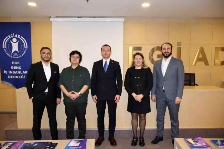 aile-sirketlerinde-kurumsal-olgunluk-ve-yapay-zeka-semineri-duzenlendi-Tc9rHwHf.jpg