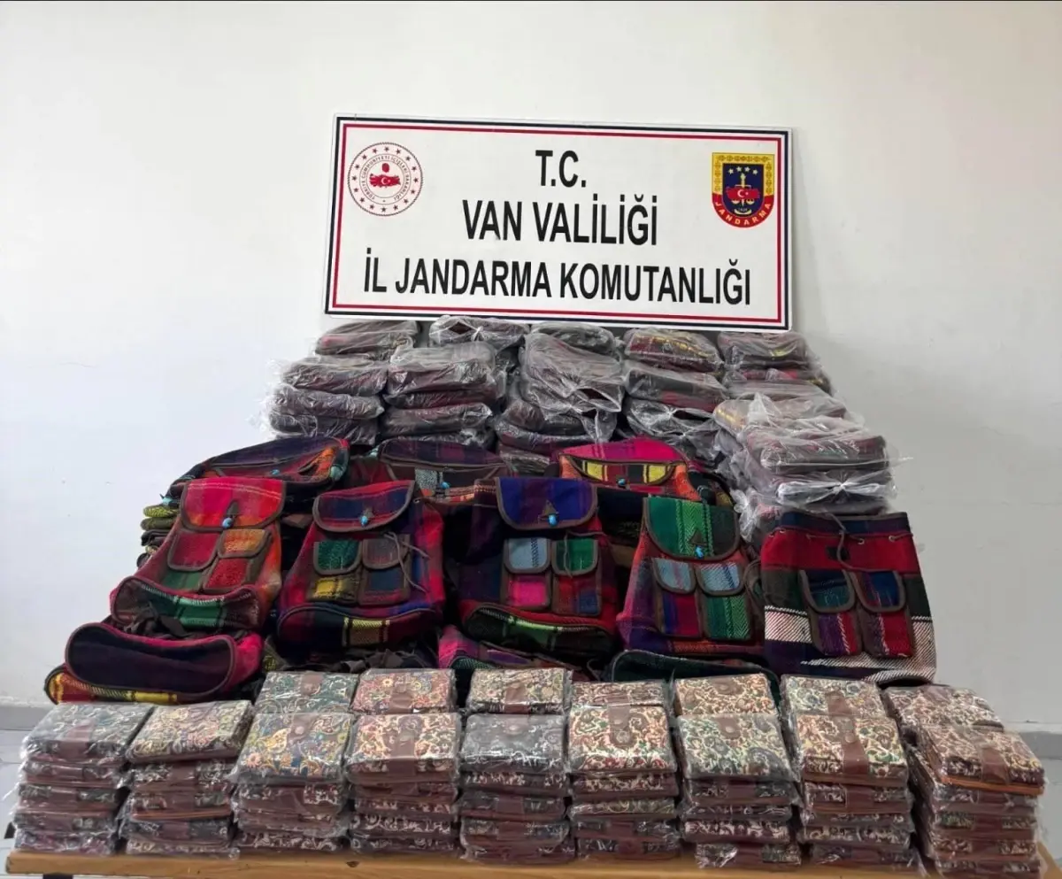 Van’da Gümrük Kaçağı Malzemeler Ele Geçirildi