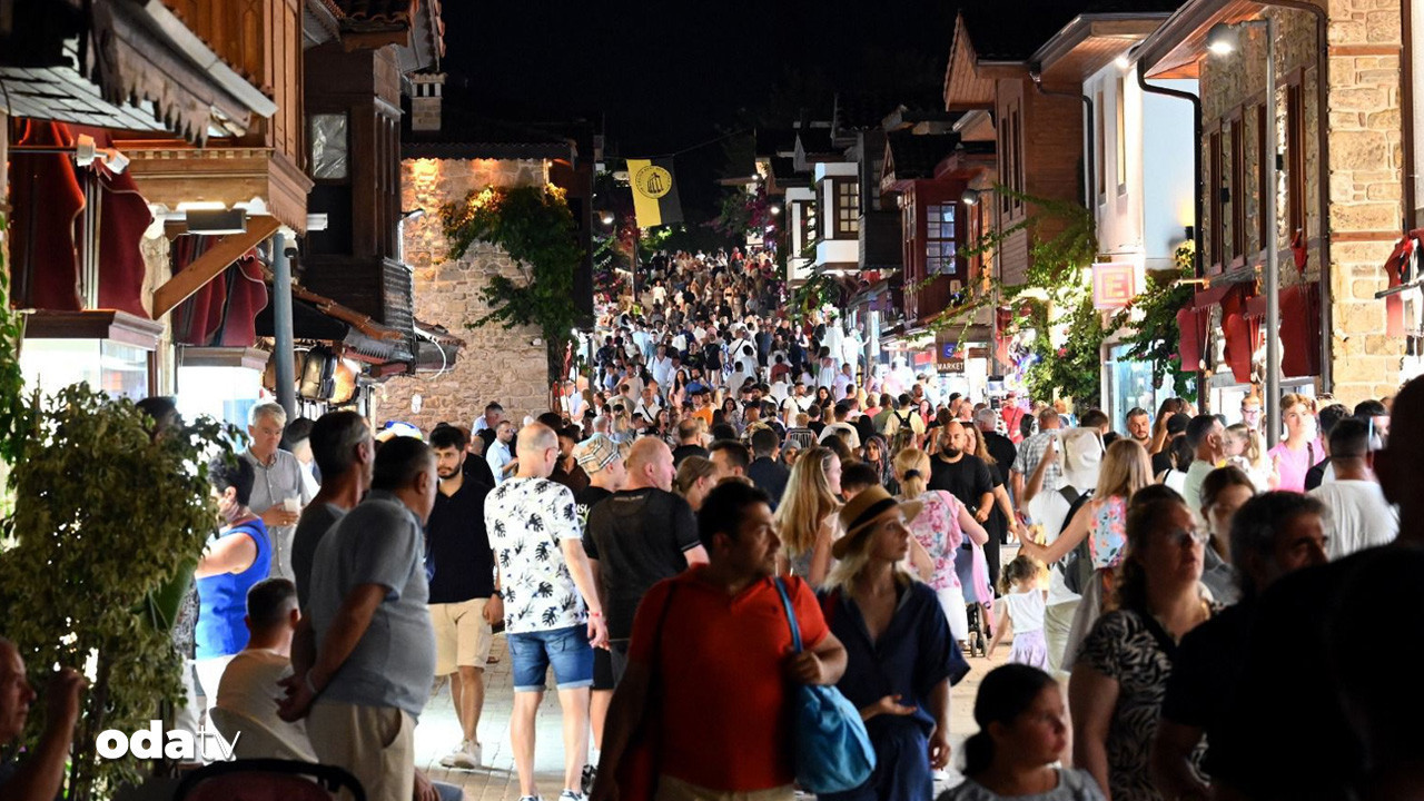 Turizmde Ağustos rekoru: Türkiye’ye turist yağdı