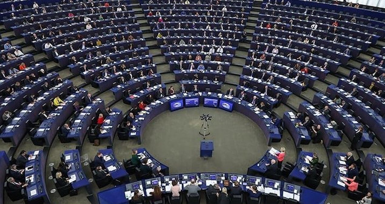 almanya bu sefer bizi gercekten kiskandi mecliste turkiye ornegini verdiler R5xFjQHs.jpg