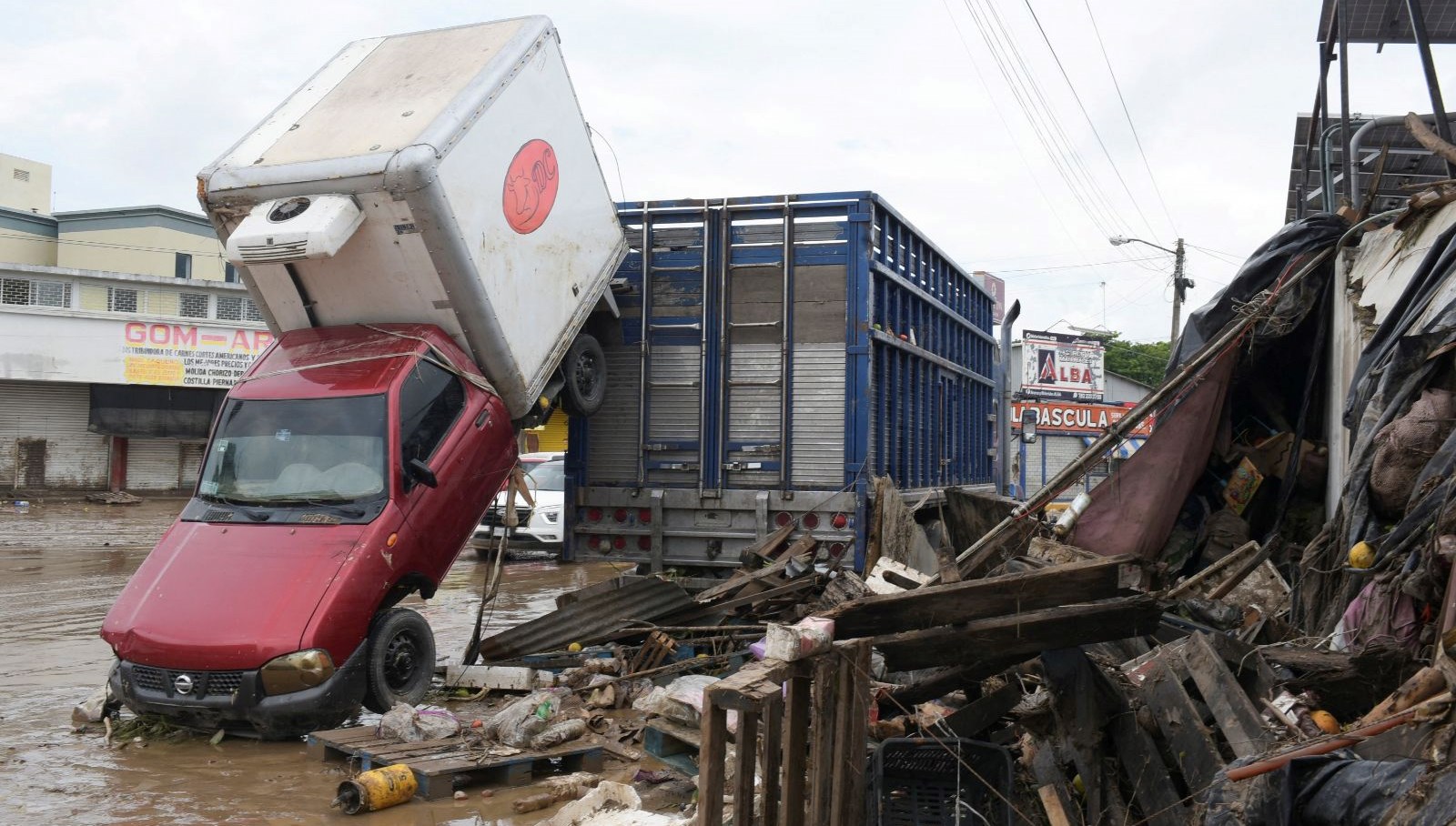 Meksika’da selin bilançosu artıyor: 42 kişi hayatını kaybetti, 27 kişi kayıp