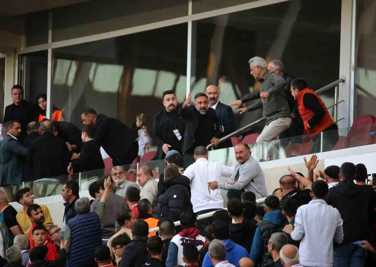 Sivasspor’da Başkan Taraftarla Tartıştı