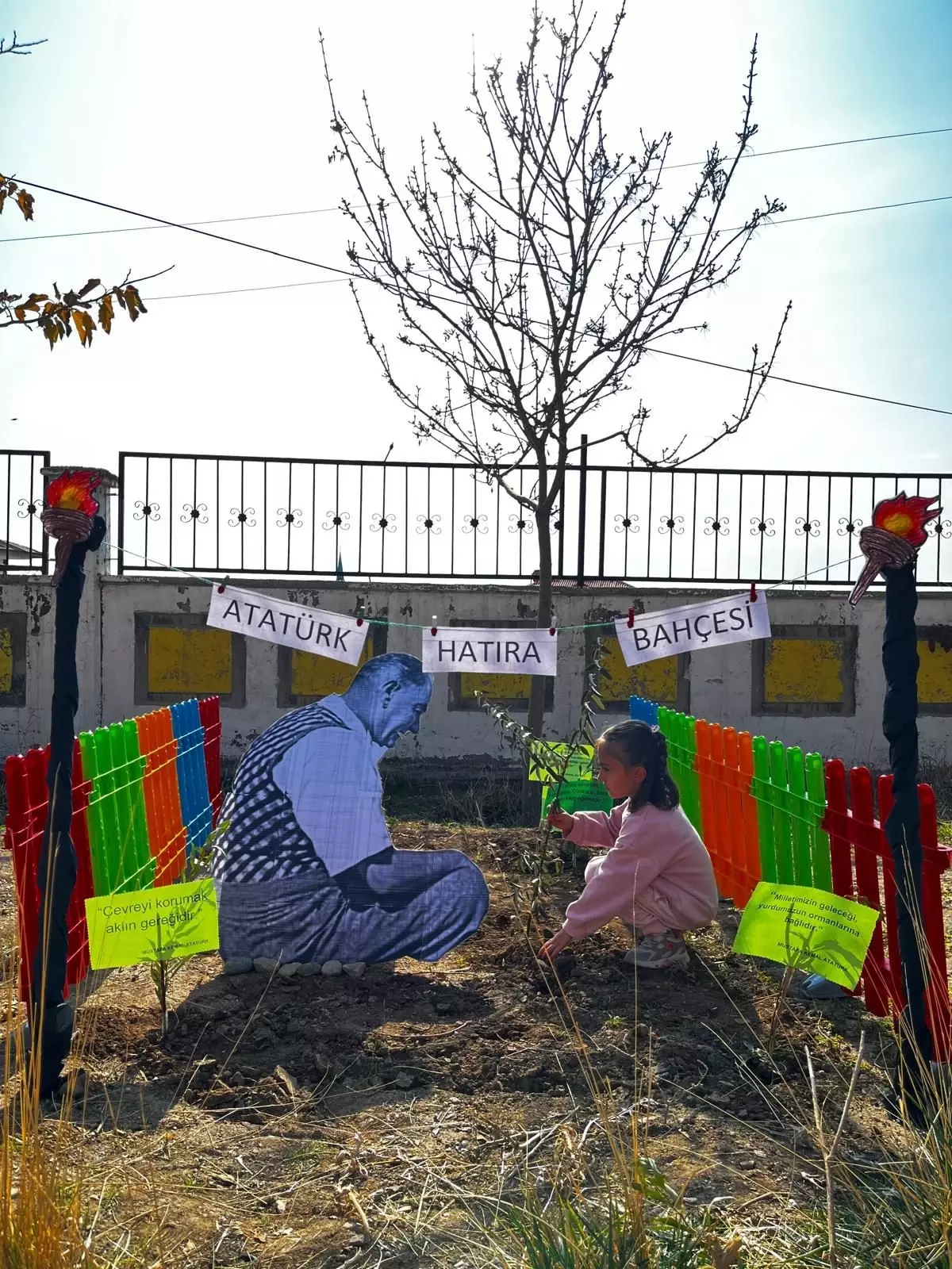8200-okulda-ataturk-icin-fidan-dikimi-etkinligi-KQZ87cE2.jpg