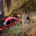 kayseride otomobil 5 metrelik kanala uctu VuztT89T.jpg