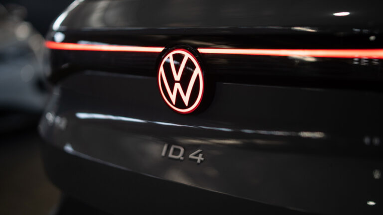 otomobil uretimini durma noktasinda getiren kriz derinlesiyor lduL5xsy.jpg