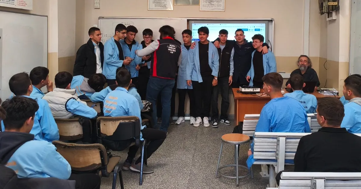 bursada-ogrenciler-elektronik-atiklar-konusunda-bilgilendirildi-Sp9CDrN8.webp