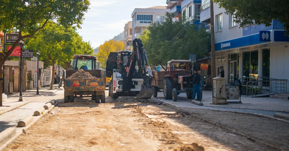 mugla-milasta-dogalgaz-sonrasi-yol-onarimi-jjuuaVgu.webp
