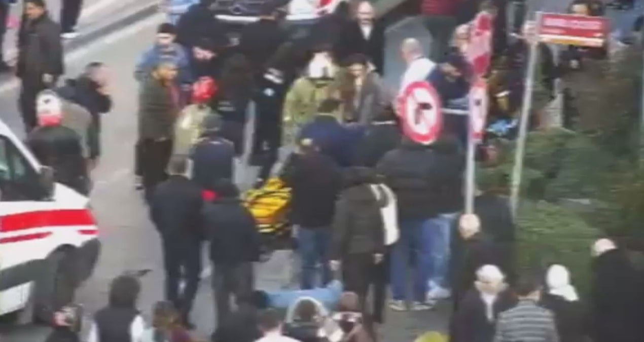 sislide-otomobil-yayalari-ezdi-gecti-yaralilar-var-NigABZu3.jpg