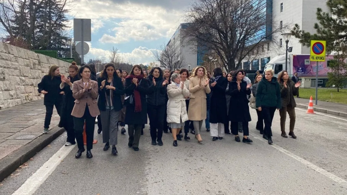 TBMM’de taciz iddiası: Kadın vekiller protesto düzenledi