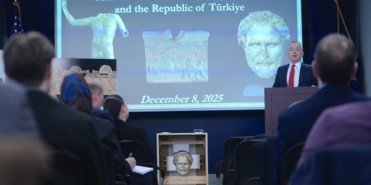 Türkiye’den kaçırılmışlardı… ABD 41 tarihi eseri iade etti