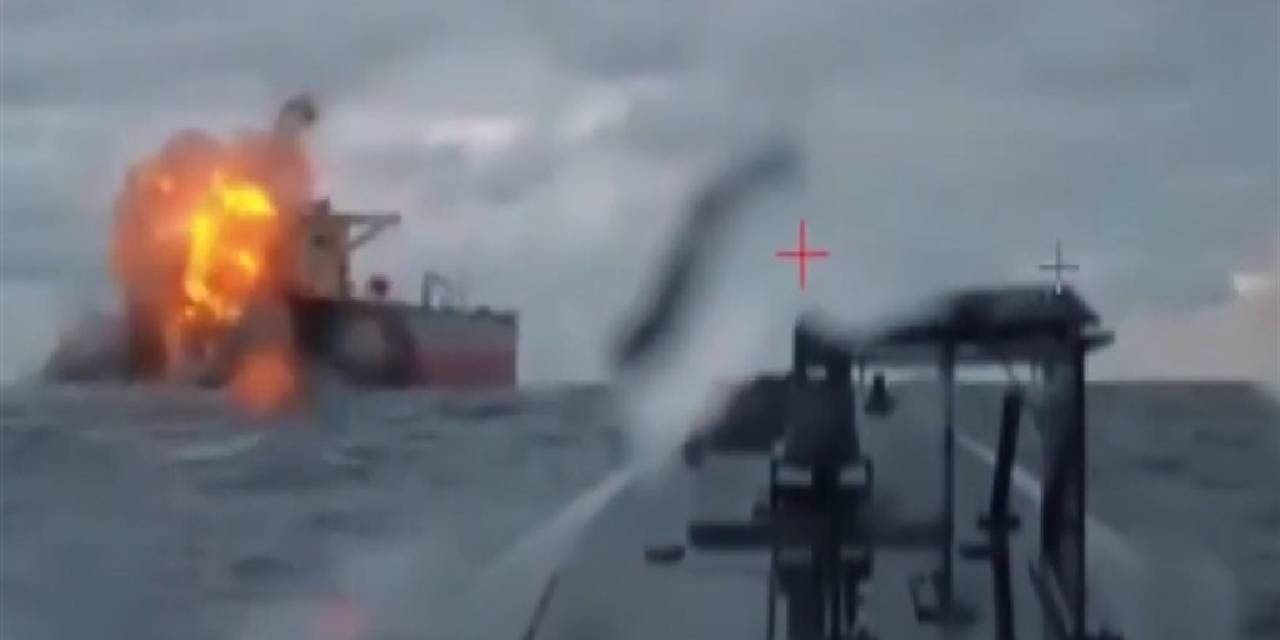 Ukrayna Karadeniz’de Rus petrol tankerini vurdu