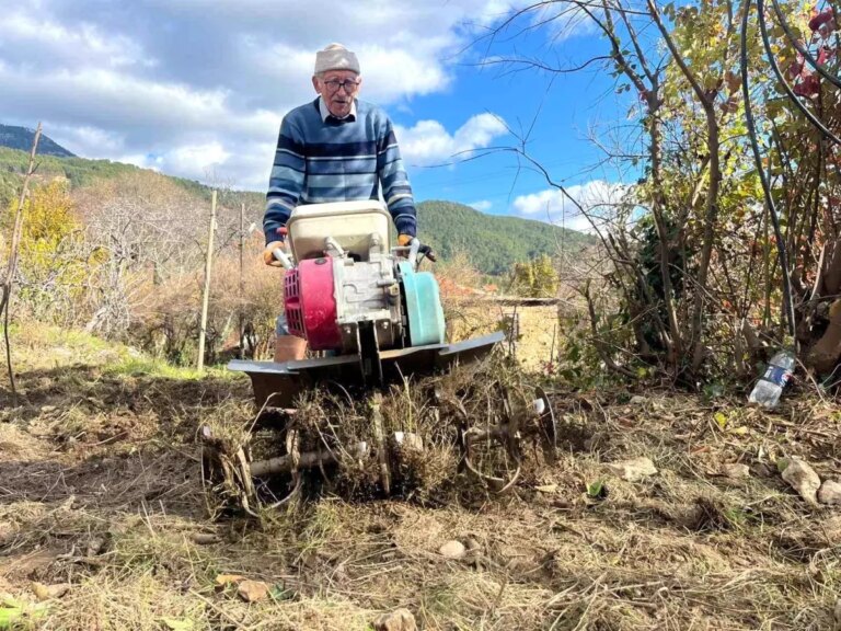 82-yasindaki-musavir-tarimsal-uretime-onculuk-ediyor-yPfwtRHi.jpg