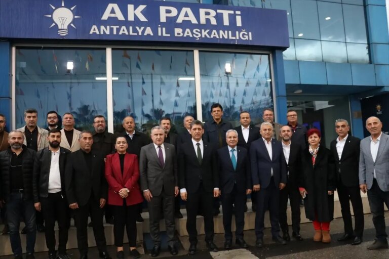 bakan-bak-ak-parti-antalya-il-baskanligini-ziyaret-etti-FtuPP6Ch.jpg