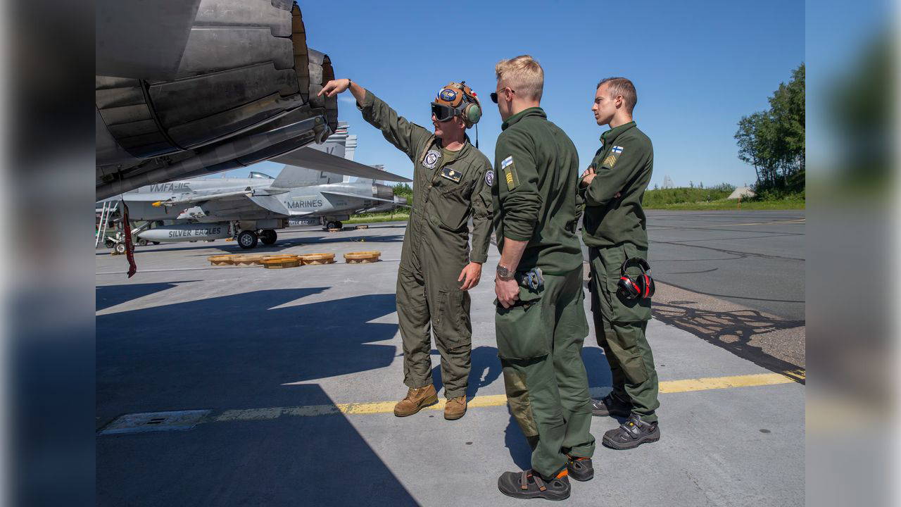 Finlandiya’da Pilot Adaylarının Gökyüzünde Yaratılan Tartışmalı Çizim