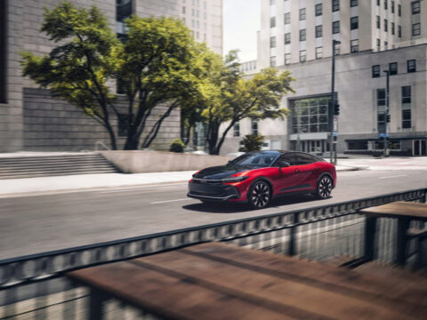 2027 model toyota crown tanitildi hibrit sistemi yenilendi P2JLyt3p