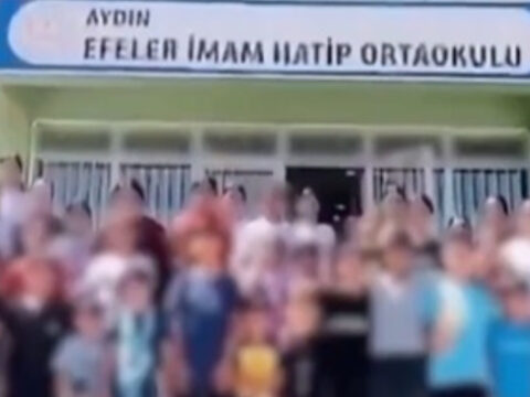 Tugva yaz okulunda cocuklara dondurma vaadiyle akpli baskan icin video cektirdiler mpCidIRC